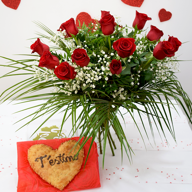 Para San Valentín Corazón de Hojaldre con Ramo de Rosas Rojas Flores Navarro