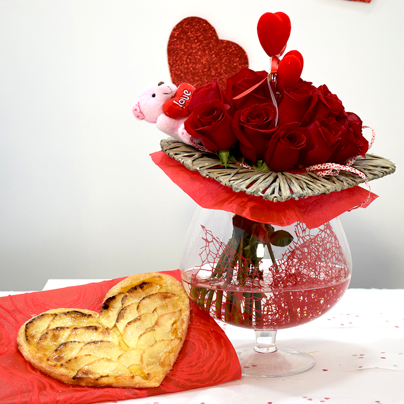 Per Sant Valentí Cor de Pinya amb Gerro de Roses Vermelles Flores Navarro